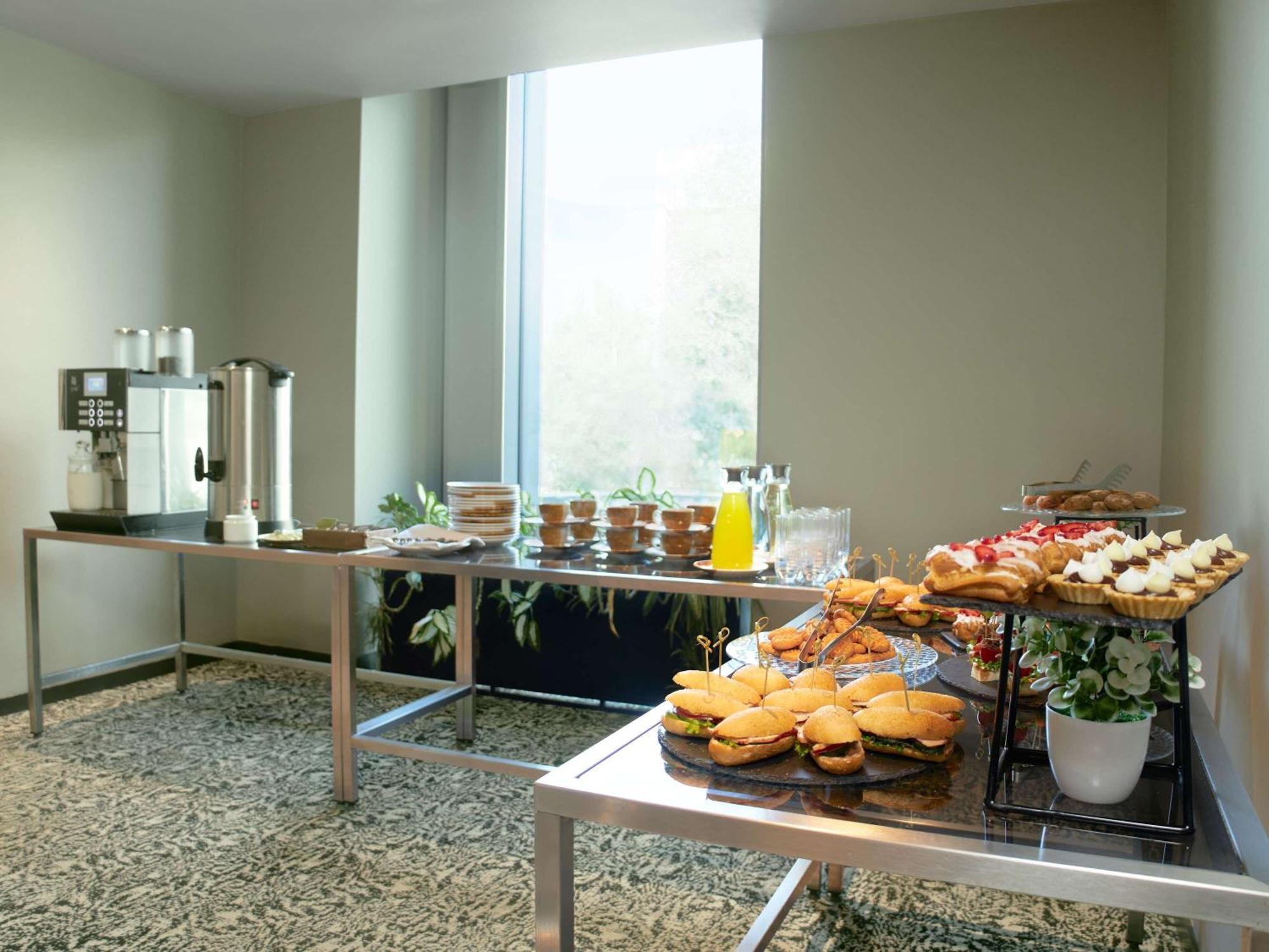 Novotel Living Almaty Jetisu 外观 照片