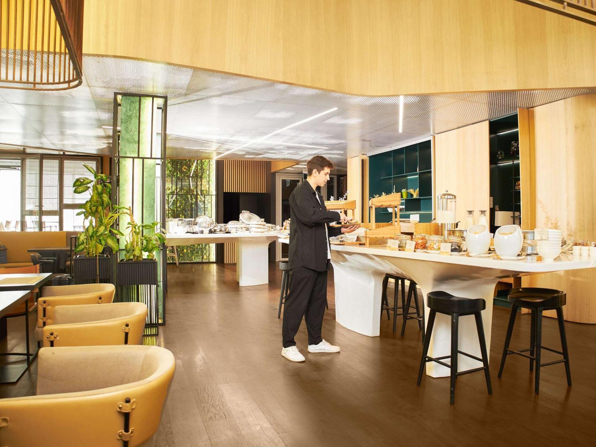 Novotel Living Almaty Jetisu 外观 照片