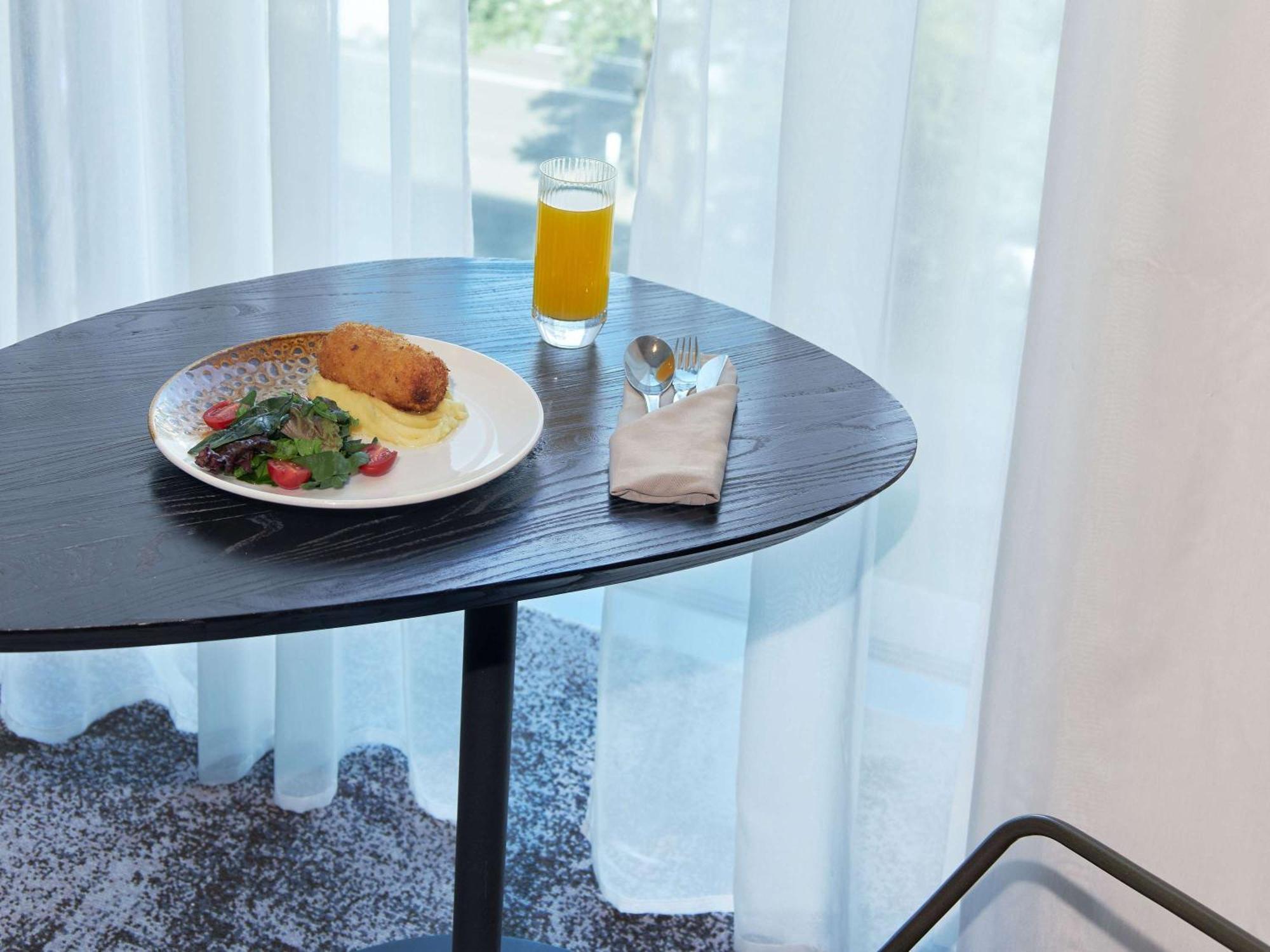 Novotel Living Almaty Jetisu 外观 照片