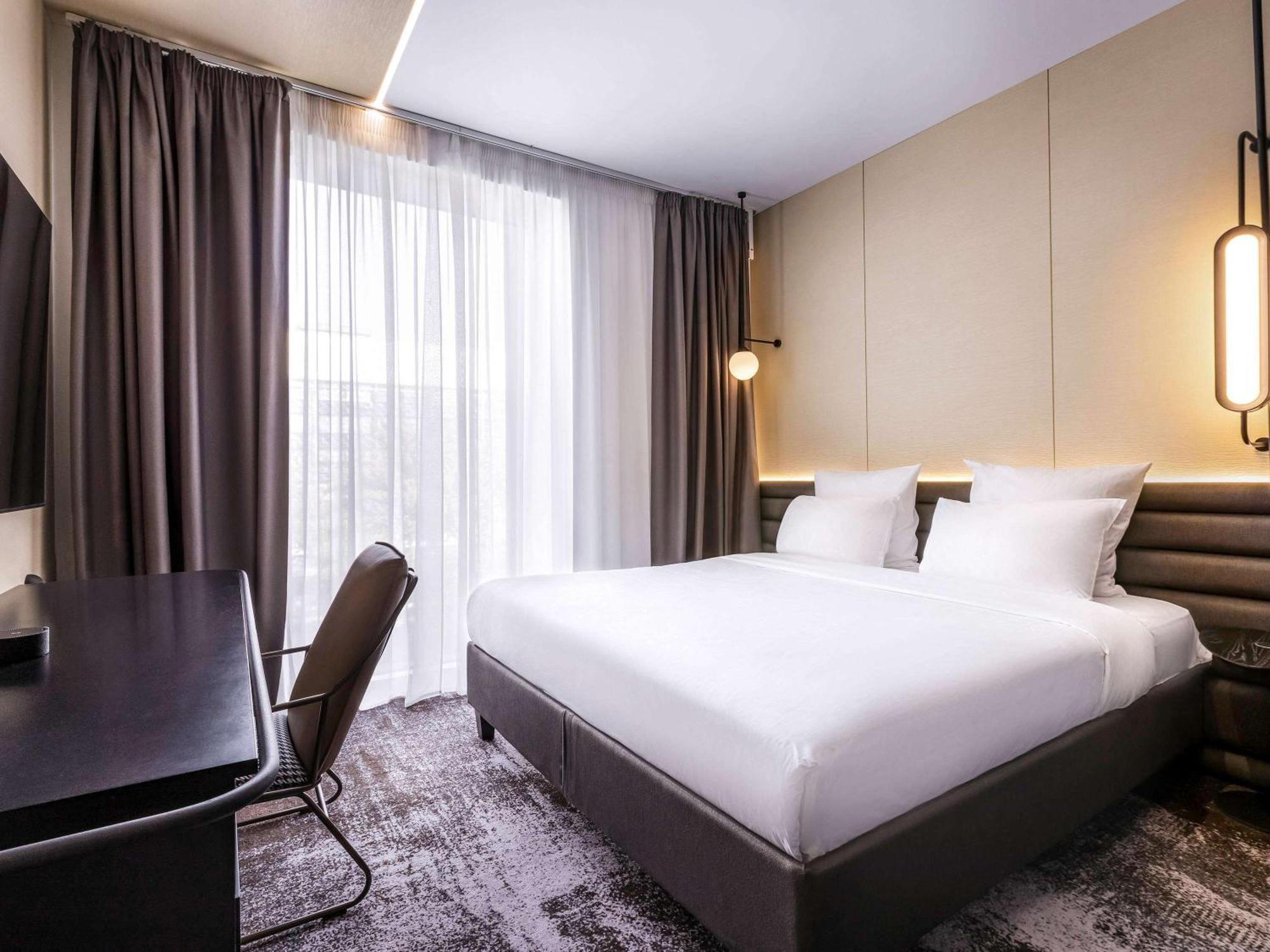 Novotel Living Almaty Jetisu 外观 照片
