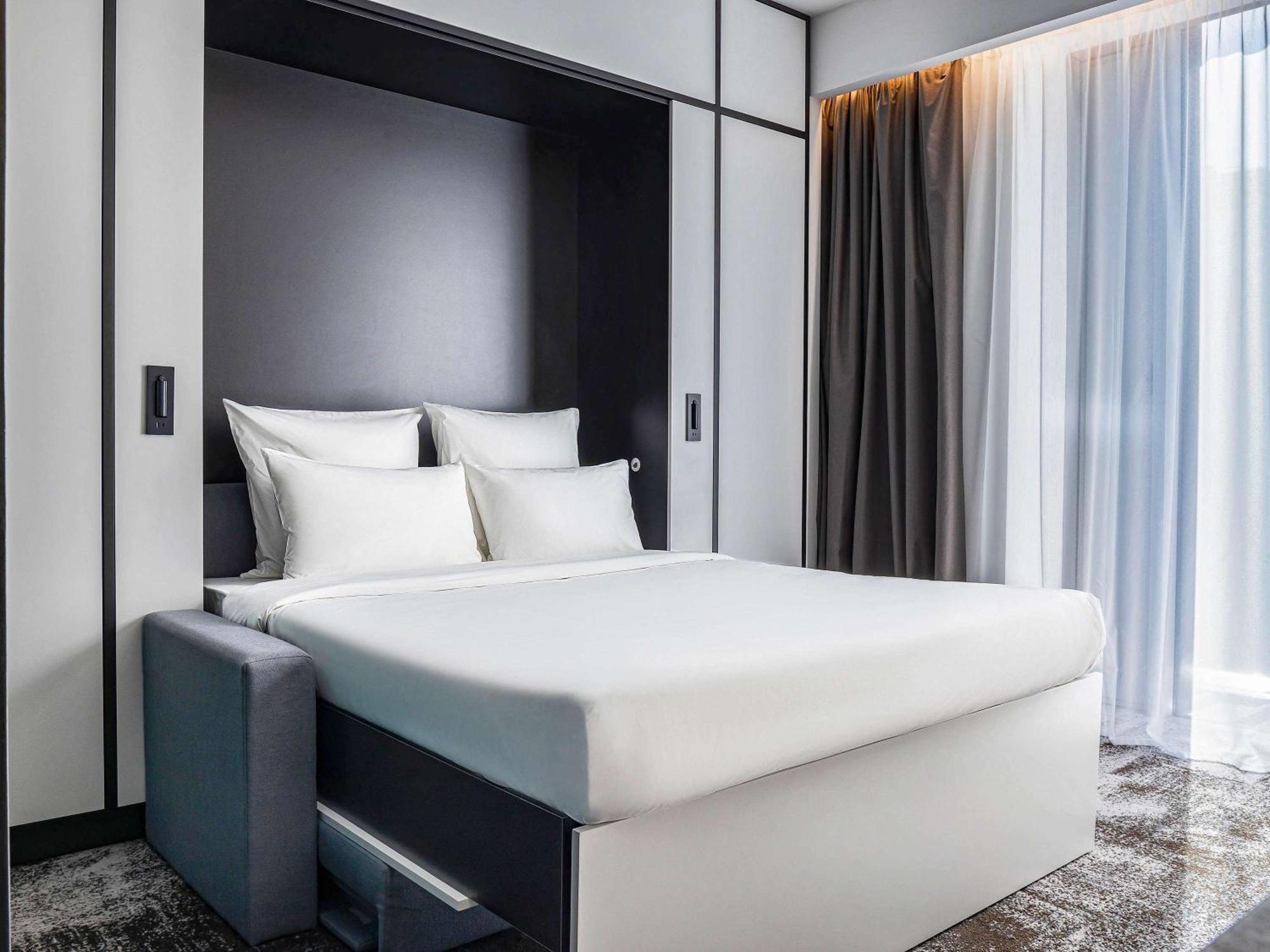 Novotel Living Almaty Jetisu 外观 照片